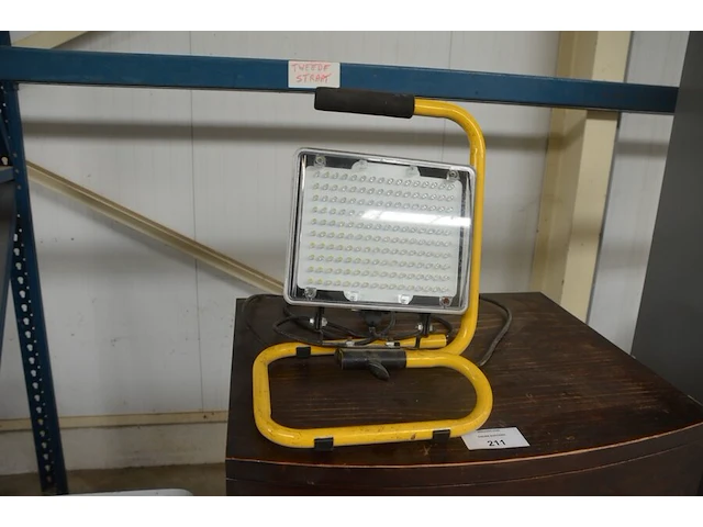 Werfradio maginon br10, slijpschijf powerplus pow20030, slijpschijf bosch pws750-125, handcirkelzaag trotec pcss-10-1400 in doos, schuurmachine bosch gss 23e in pvc koffer, poliermachine einhell bpp5 1100e in pvc koffer, laser topcraft op statief - afbeelding 11 van  36