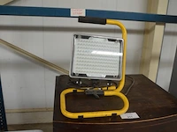 Werfradio maginon br10, slijpschijf powerplus pow20030, slijpschijf bosch pws750-125, handcirkelzaag trotec pcss-10-1400 in doos, schuurmachine bosch gss 23e in pvc koffer, poliermachine einhell bpp5 1100e in pvc koffer, laser topcraft op statief - afbeelding 11 van  36