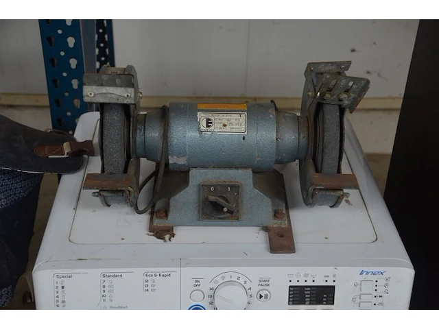 Werfradio maginon br10, slijpschijf powerplus pow20030, slijpschijf bosch pws750-125, handcirkelzaag trotec pcss-10-1400 in doos, schuurmachine bosch gss 23e in pvc koffer, poliermachine einhell bpp5 1100e in pvc koffer, laser topcraft op statief - afbeelding 13 van  36