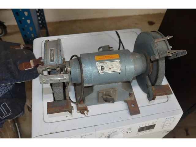 Werfradio maginon br10, slijpschijf powerplus pow20030, slijpschijf bosch pws750-125, handcirkelzaag trotec pcss-10-1400 in doos, schuurmachine bosch gss 23e in pvc koffer, poliermachine einhell bpp5 1100e in pvc koffer, laser topcraft op statief - afbeelding 15 van  36
