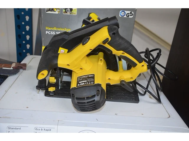 Werfradio maginon br10, slijpschijf powerplus pow20030, slijpschijf bosch pws750-125, handcirkelzaag trotec pcss-10-1400 in doos, schuurmachine bosch gss 23e in pvc koffer, poliermachine einhell bpp5 1100e in pvc koffer, laser topcraft op statief - afbeelding 21 van  36
