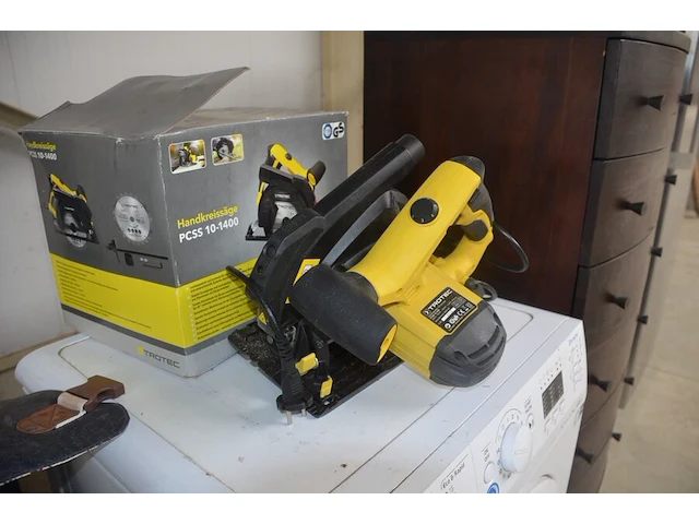 Werfradio maginon br10, slijpschijf powerplus pow20030, slijpschijf bosch pws750-125, handcirkelzaag trotec pcss-10-1400 in doos, schuurmachine bosch gss 23e in pvc koffer, poliermachine einhell bpp5 1100e in pvc koffer, laser topcraft op statief - afbeelding 22 van  36