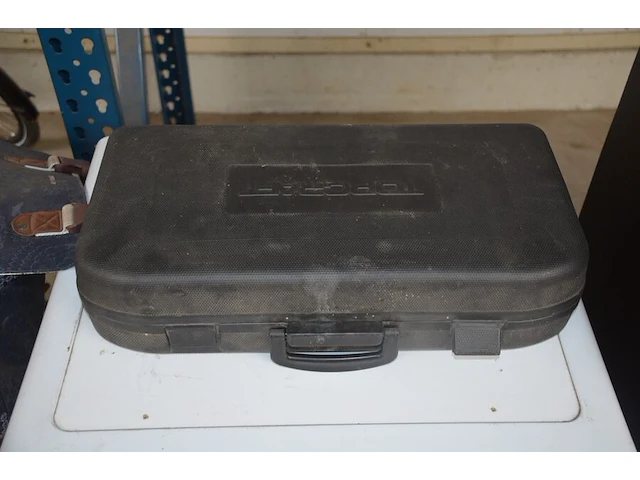 Werfradio maginon br10, slijpschijf powerplus pow20030, slijpschijf bosch pws750-125, handcirkelzaag trotec pcss-10-1400 in doos, schuurmachine bosch gss 23e in pvc koffer, poliermachine einhell bpp5 1100e in pvc koffer, laser topcraft op statief - afbeelding 12 van  36