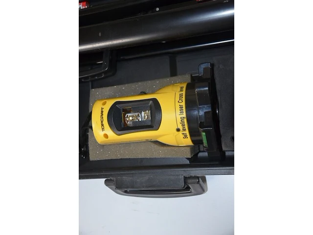 Werfradio maginon br10, slijpschijf powerplus pow20030, slijpschijf bosch pws750-125, handcirkelzaag trotec pcss-10-1400 in doos, schuurmachine bosch gss 23e in pvc koffer, poliermachine einhell bpp5 1100e in pvc koffer, laser topcraft op statief - afbeelding 31 van  36