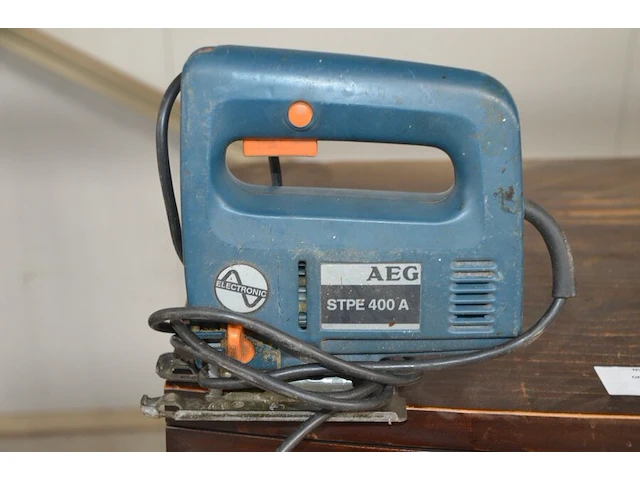 Werfradio maginon br10, slijpschijf powerplus pow20030, slijpschijf bosch pws750-125, handcirkelzaag trotec pcss-10-1400 in doos, schuurmachine bosch gss 23e in pvc koffer, poliermachine einhell bpp5 1100e in pvc koffer, laser topcraft op statief - afbeelding 32 van  36