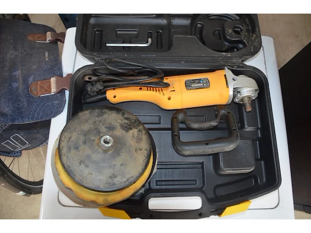 Werfradio maginon br10, slijpschijf powerplus pow20030, slijpschijf bosch pws750-125, handcirkelzaag trotec pcss-10-1400 in doos, schuurmachine bosch gss 23e in pvc koffer, poliermachine einhell bpp5 1100e in pvc koffer, laser topcraft op statief - afbeelding 35 van  36