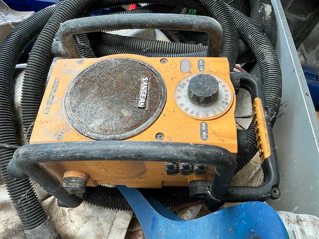 Werfradio (werking niet gekend) - afbeelding 1 van  2