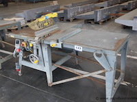 Werfzaagmachine avola vv aanvoertafel