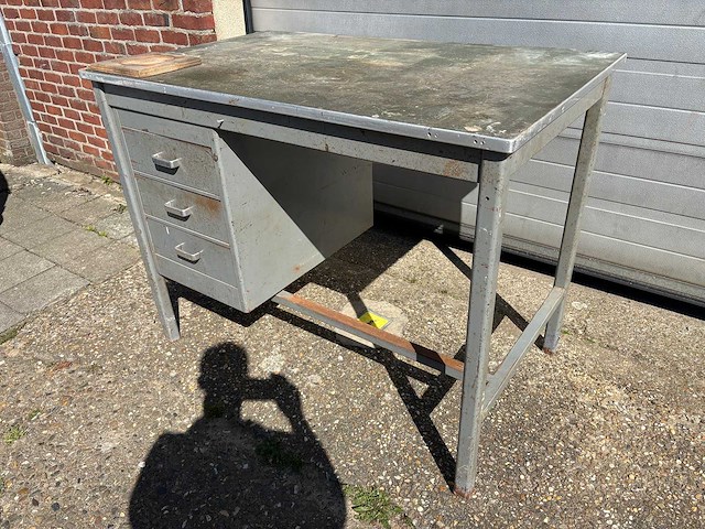 Werkbank - various garage inventory - afbeelding 3 van  4