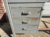 Werkbank - various garage inventory - afbeelding 4 van  4