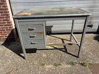 Werkbank - various garage inventory - afbeelding 1 van  4