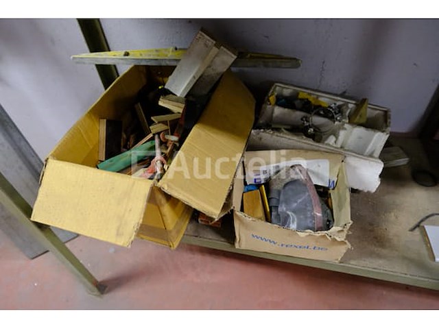 Werkbank en inhoud - afbeelding 2 van  21