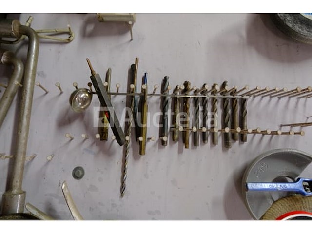 Werkbank en inhoud - afbeelding 3 van  21