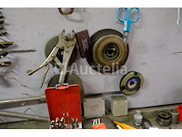 Werkbank en inhoud - afbeelding 6 van  21