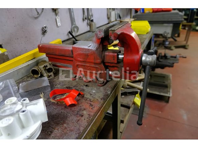 Werkbank en inhoud - afbeelding 8 van  21