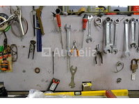 Werkbank en inhoud - afbeelding 13 van  21