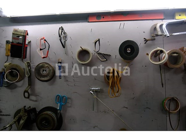 Werkbank en inhoud - afbeelding 14 van  21