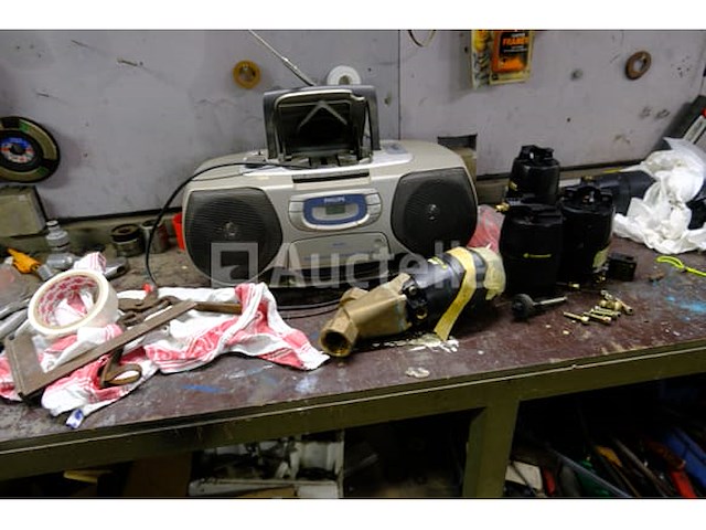 Werkbank en inhoud - afbeelding 12 van  21