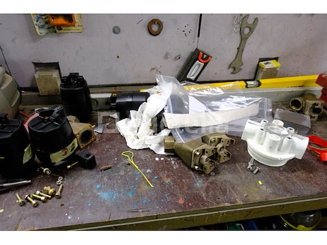 Werkbank en inhoud - afbeelding 15 van  21