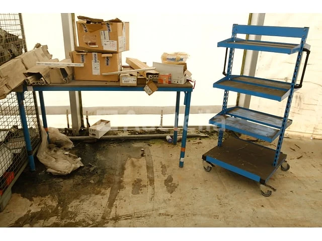 Werkbank en werkplaatskar (lot 189 bis) - afbeelding 2 van  9