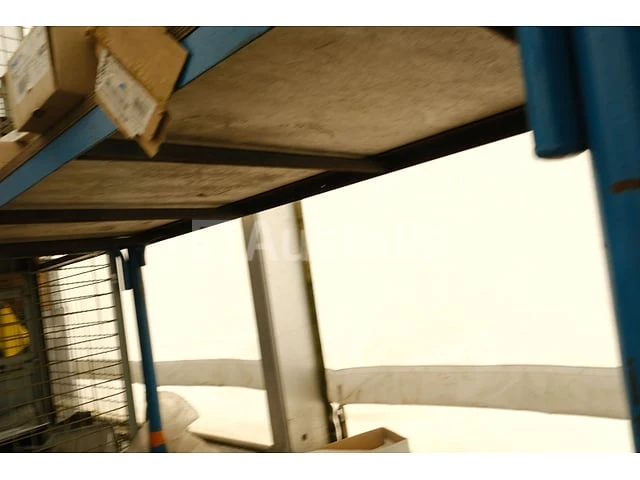 Werkbank en werkplaatskar (lot 189 bis) - afbeelding 4 van  9