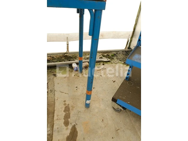 Werkbank en werkplaatskar (lot 189 bis) - afbeelding 8 van  9