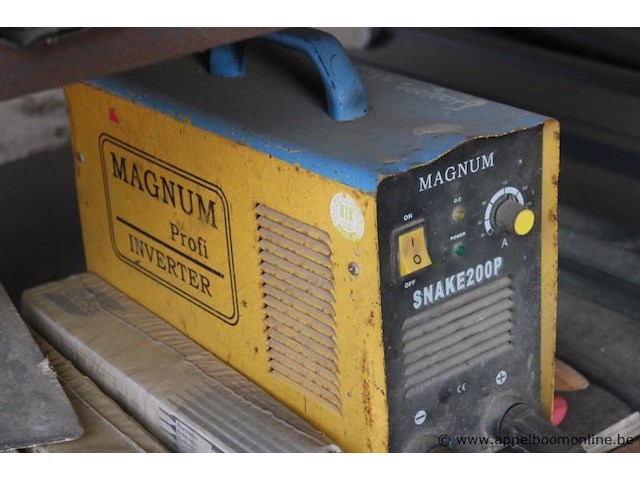 Werkbank met 1 en bankschroef, lasapparaat magnum profi inverter snake200p, kabels en diverse materialen, werking niet gekend - afbeelding 2 van  3