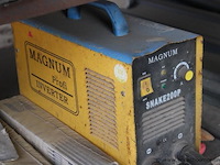 Werkbank met 1 en bankschroef, lasapparaat magnum profi inverter snake200p, kabels en diverse materialen, werking niet gekend - afbeelding 2 van  3