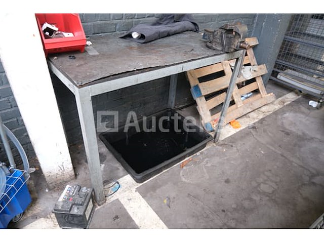 Werkbank met bankschroef - afbeelding 1 van  7