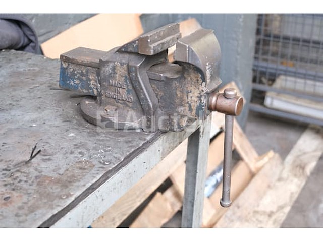 Werkbank met bankschroef - afbeelding 3 van  7