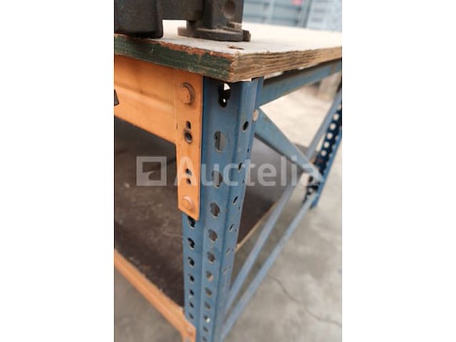 Werkbank met bankschroef - afbeelding 7 van  7