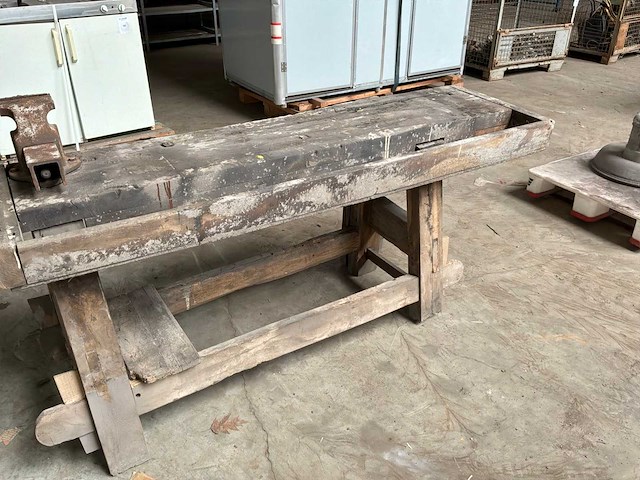 Werkbank met bankschroef - afbeelding 2 van  6