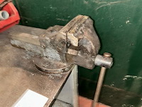 Werkbank met bankschroef - afbeelding 2 van  6