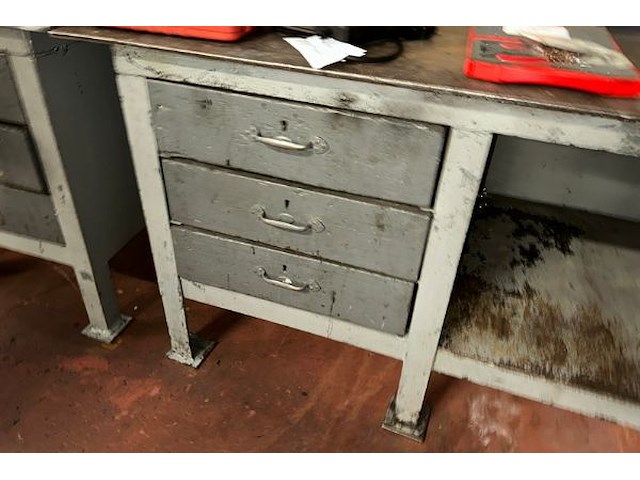 Werkbank met bankschroef - afbeelding 3 van  6