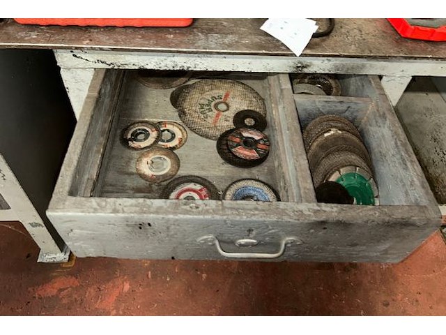 Werkbank met bankschroef - afbeelding 4 van  6