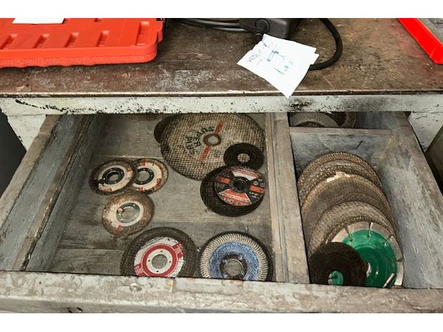 Werkbank met bankschroef - afbeelding 5 van  6