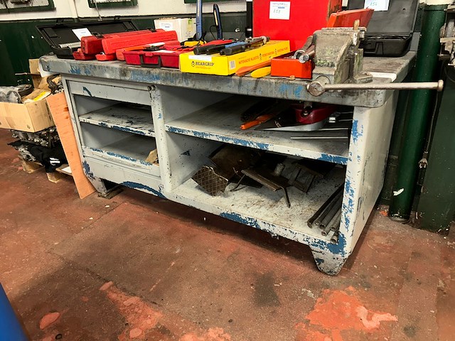 Werkbank met bankschroef - afbeelding 1 van  4