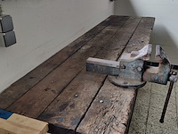 Werkbank met bankschroef - afbeelding 2 van  3