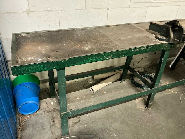 Werkbank met bankschroef - afbeelding 2 van  4