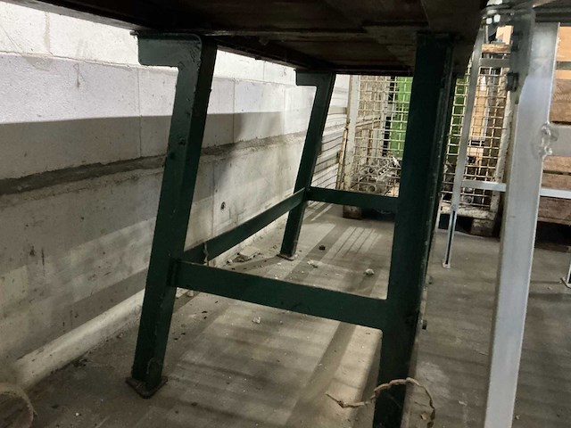 Werkbank met bankschroef - afbeelding 4 van  4