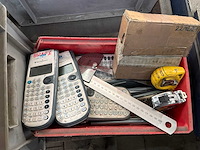 Werkbank met diverse handgereedschappen - afbeelding 4 van  9