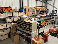 Werkbank met inhoud (2x) - afbeelding 1 van  21