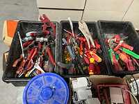 Werkbank met inhoud (2x) - afbeelding 8 van  21