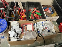 Werkbank met inhoud (2x) - afbeelding 9 van  21