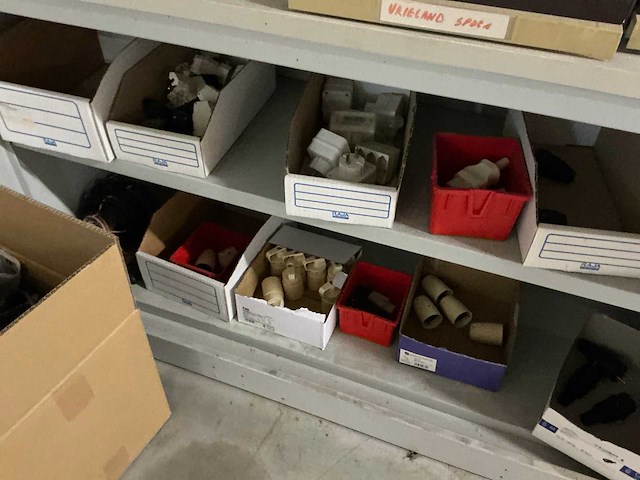 Werkbank met inhoud (2x) - afbeelding 11 van  21