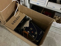 Werkbank met inhoud (2x) - afbeelding 12 van  21