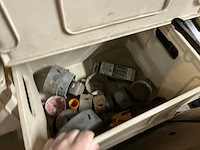 Werkbank met inhoud (2x) - afbeelding 13 van  21