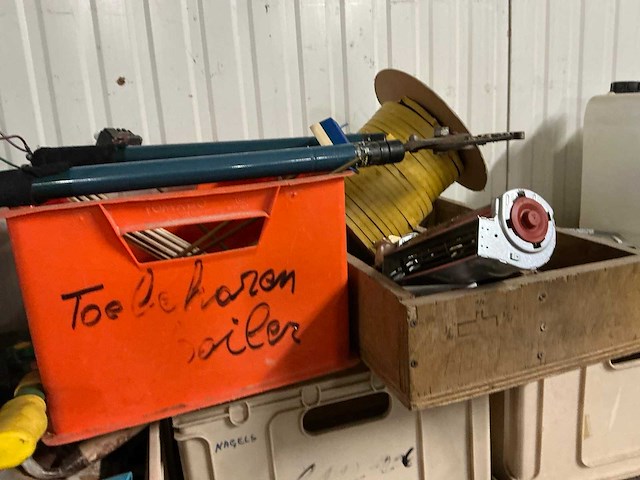 Werkbank met inhoud (2x) - afbeelding 17 van  21