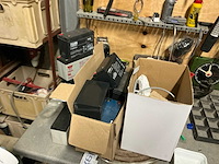 Werkbank met inhoud (2x) - afbeelding 19 van  21