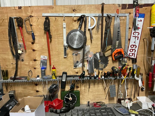 Werkbank met inhoud (2x) - afbeelding 20 van  21